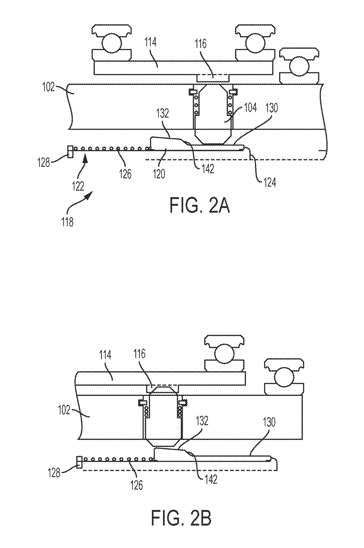 Radially applied dog clutch with bi-directional ratcheting for a vehicle transmission