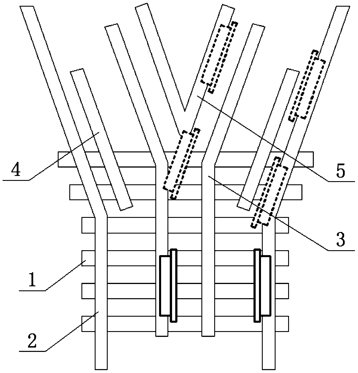 Train hub steering self-correcting assembly