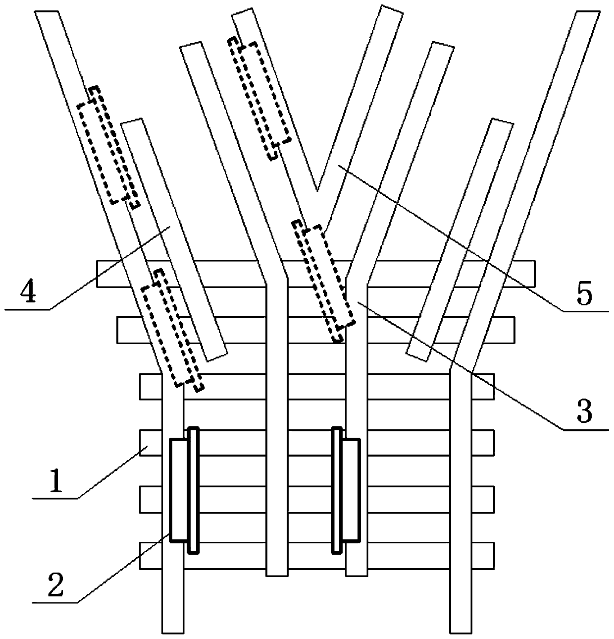 Train hub steering self-correcting assembly
