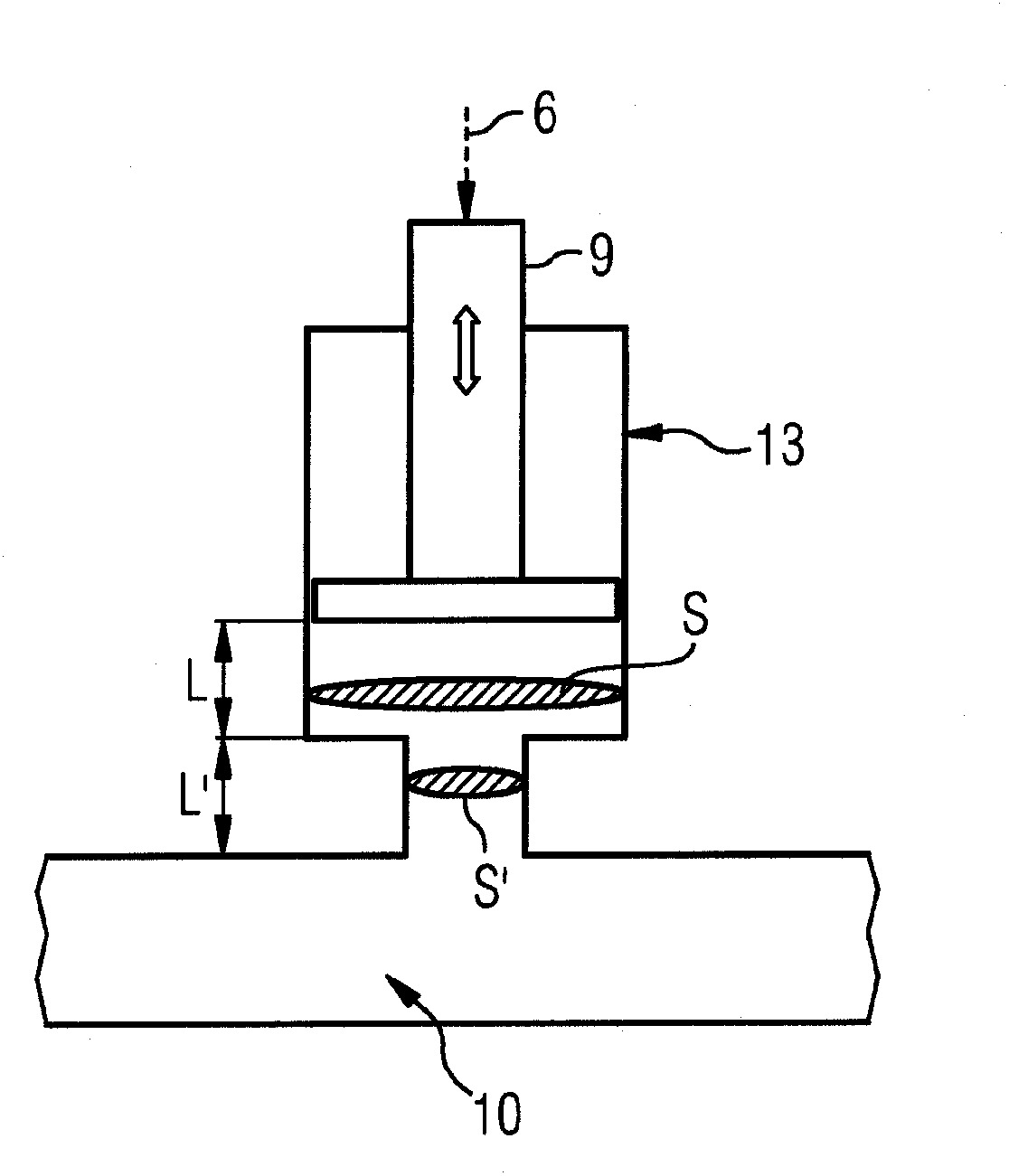 Method and device for the semi-active reduction of pressure oscillations in a hydraulic system