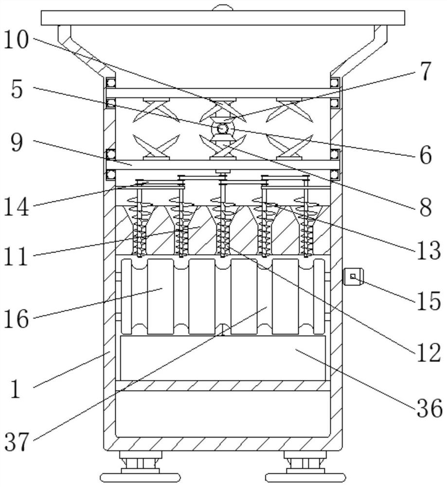 A feeding device for a straw baler and its application method
