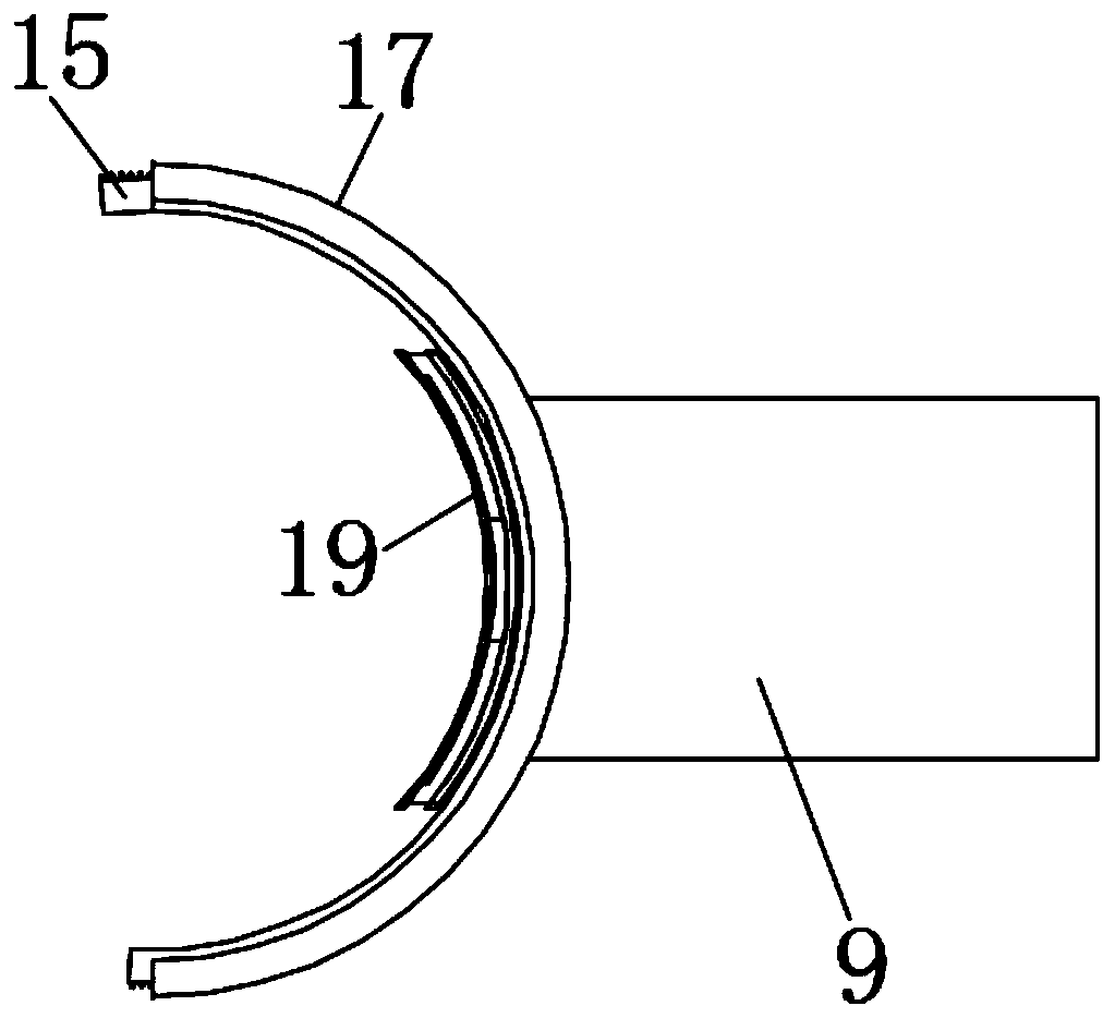 Die head accumulated material automatic-clearing mechanism during movement of plastic injection opening of blow molding machine