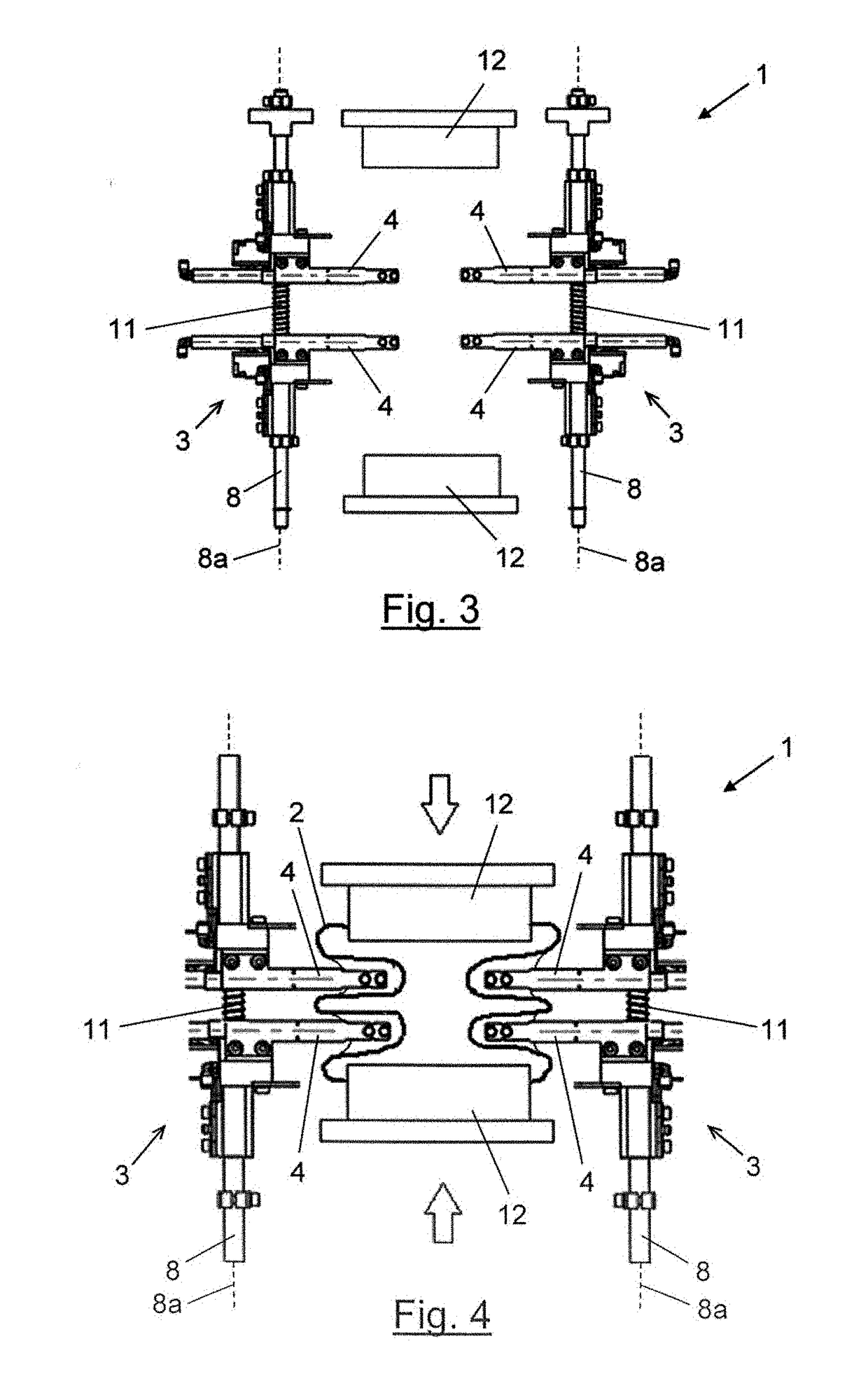 Device and method for assisting in the filling and closing operation of a package and station for filling and closing a package in a packaging machine which comprises said device