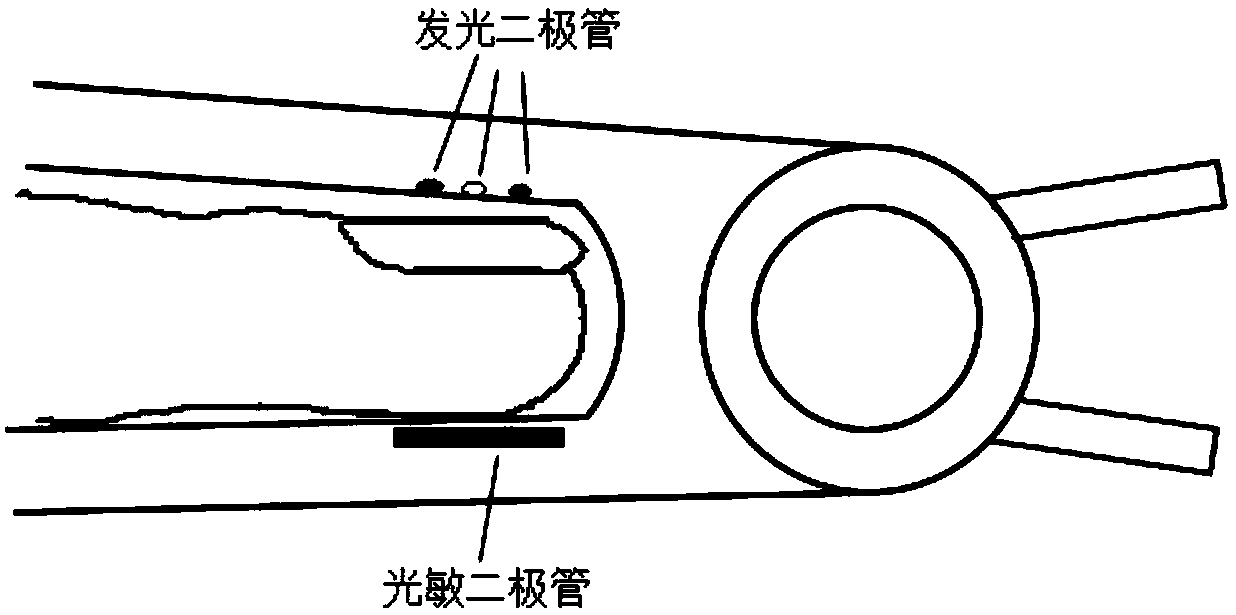 A pulse blood oxygen monitoring system with added reference light source calibration and method thereof