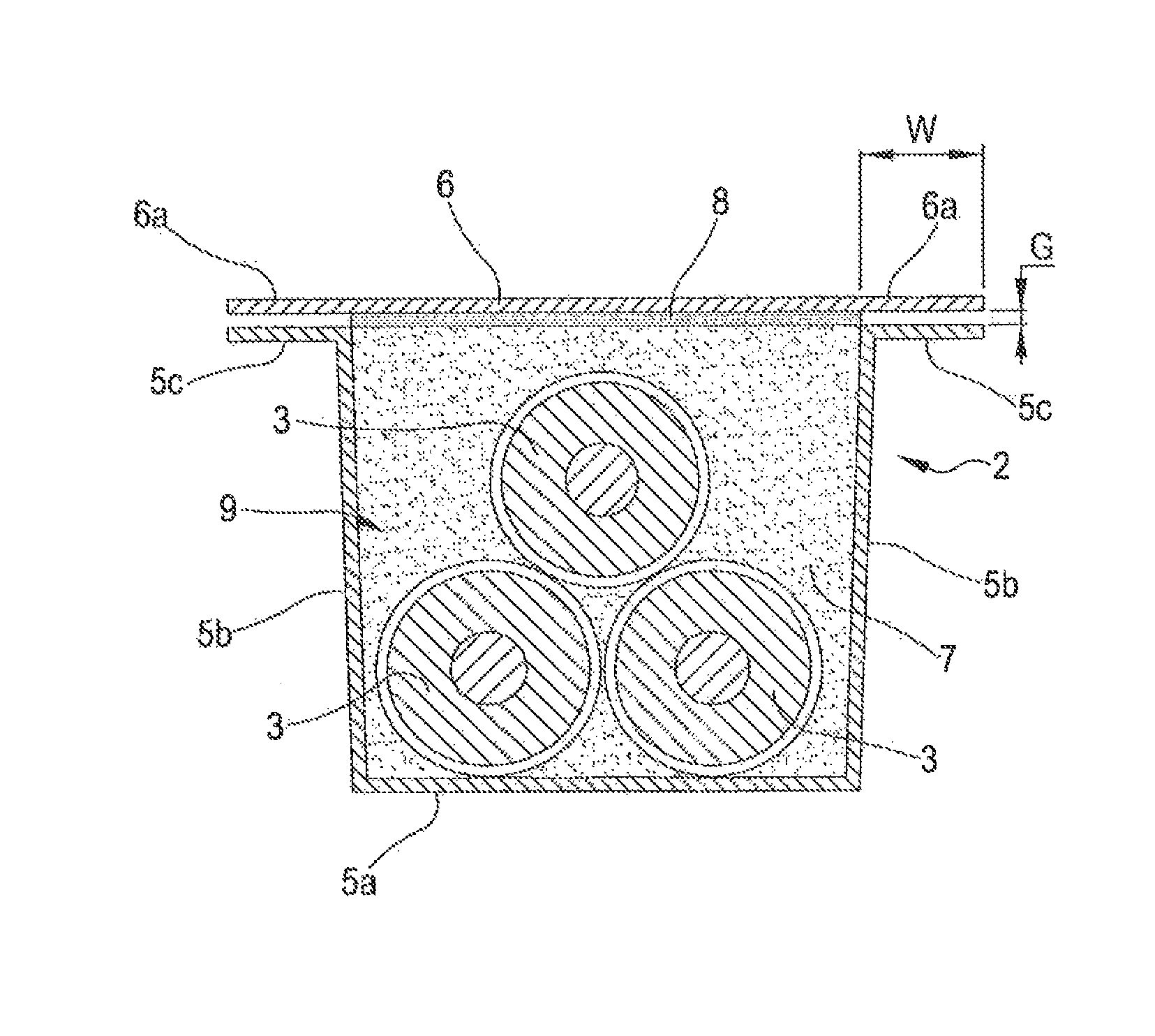 Electrical power transmission line comprising a corrosion-protected raceway and method of protecting a raceway from corrosion