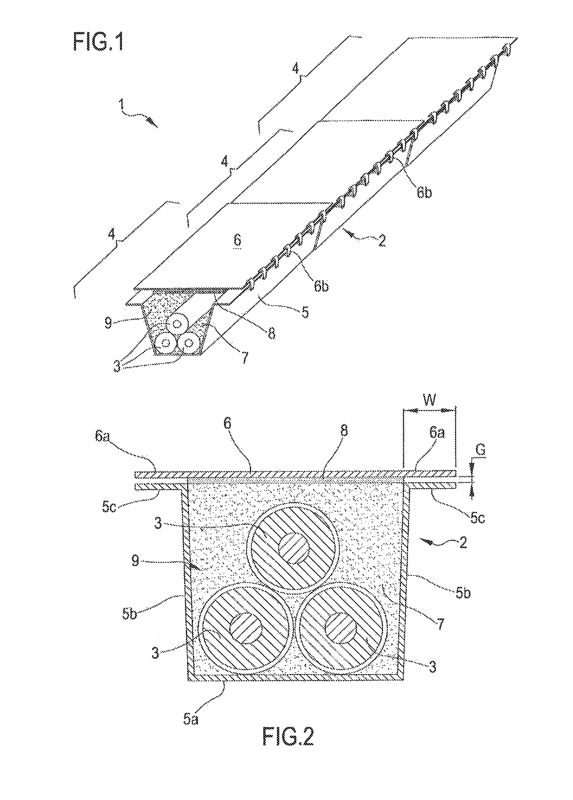 Electrical power transmission line comprising a corrosion-protected raceway and method of protecting a raceway from corrosion