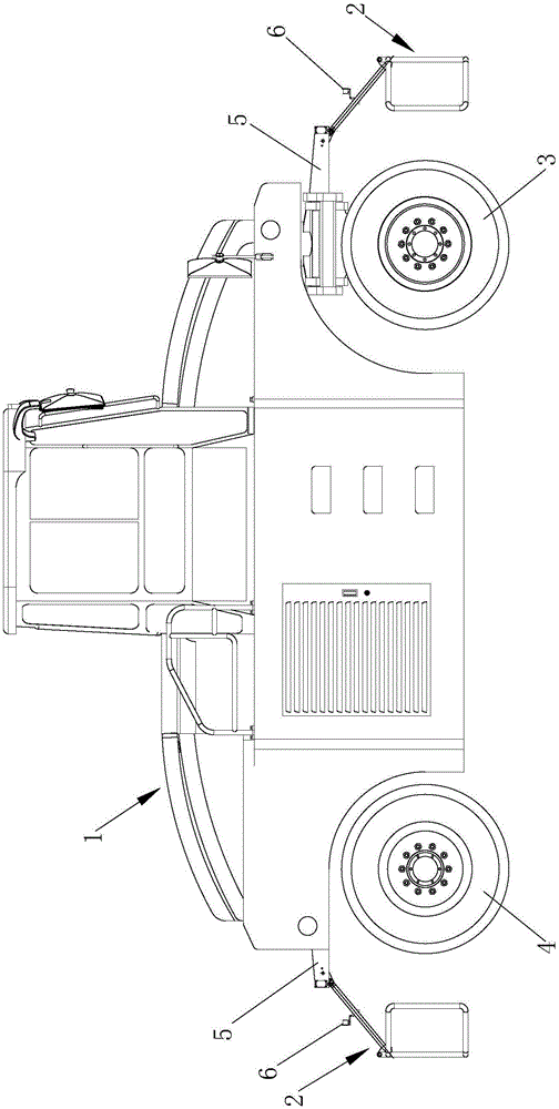 Rubber-tired road roller safety protection device for preventing people from being hit or rolled over