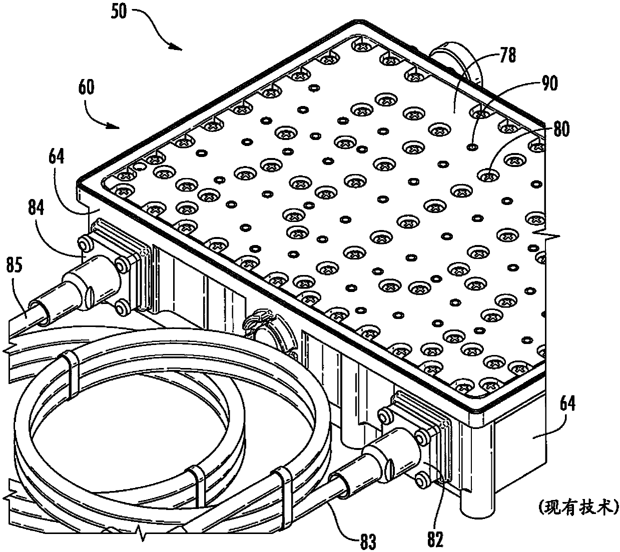 Suspended microstrip filtering device and microstrip filtering device