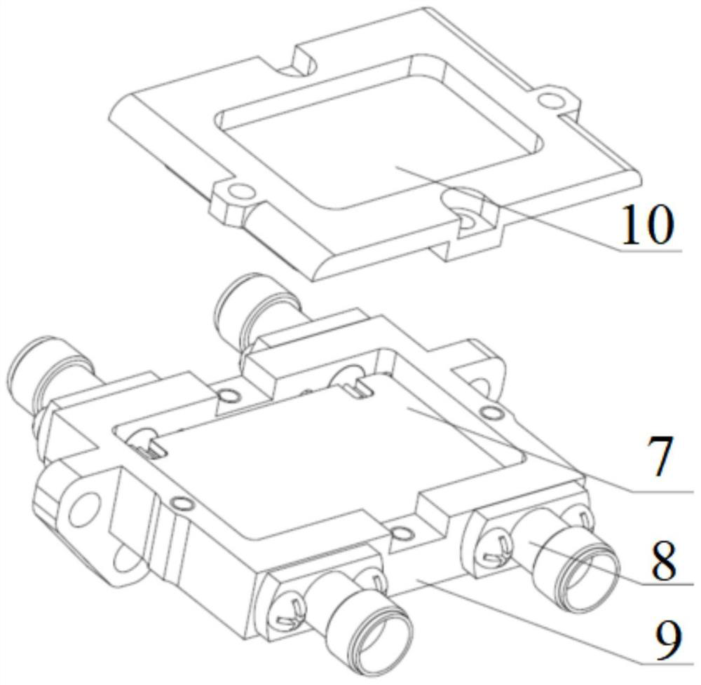 Ultra-wideband spot beam loop focus antenna