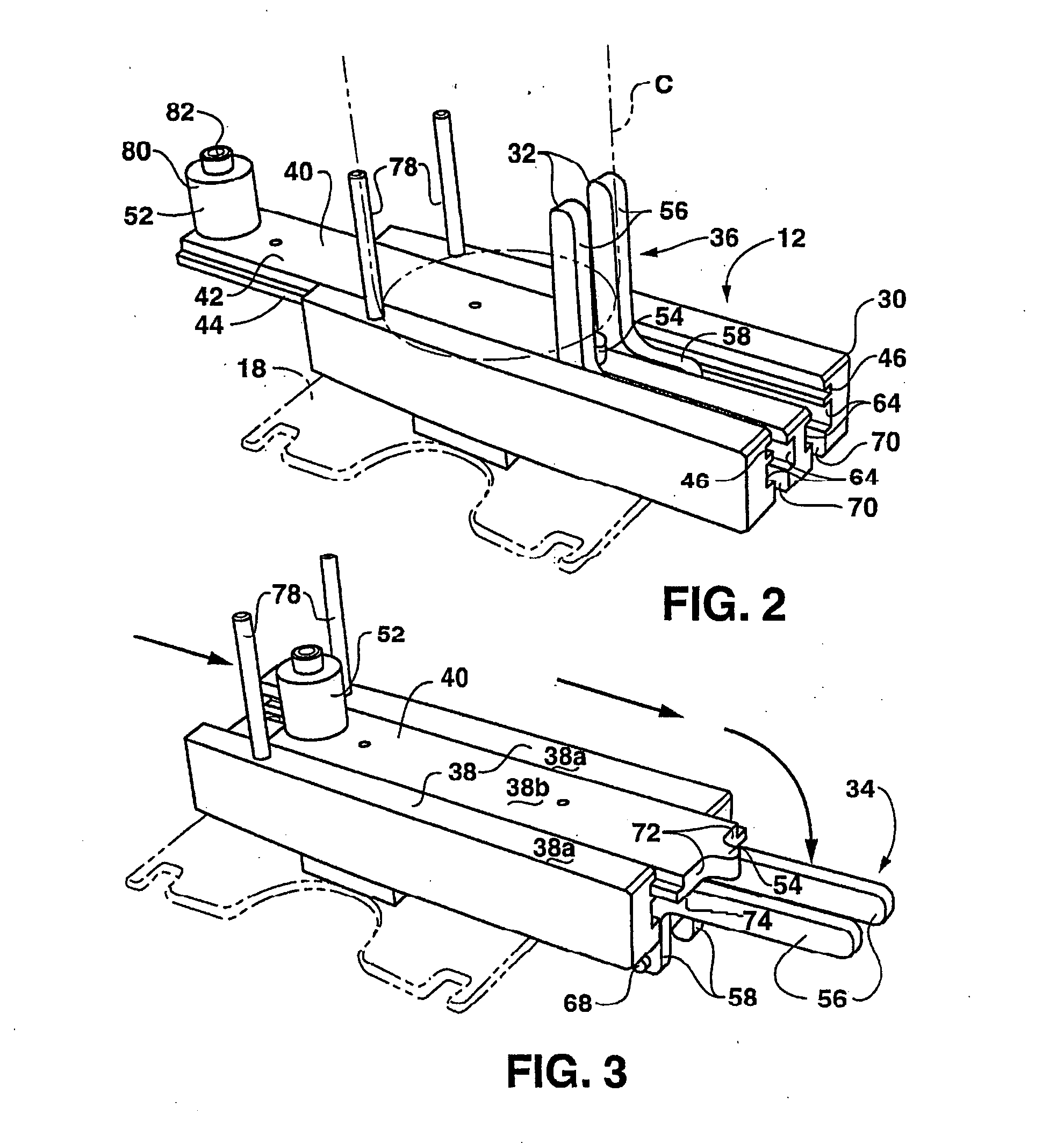 Conveyor with center-actuatable gripper, and related conveyor link