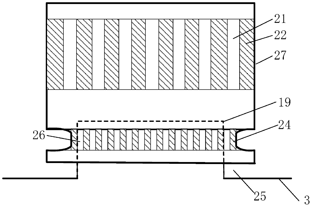 Plug flow distillation tray and method for preparing IP (isophorone) through liquid-phase condensation of acetone