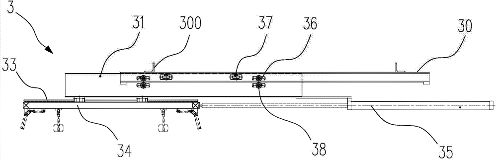 Grabbing type automatic distributing device for trays