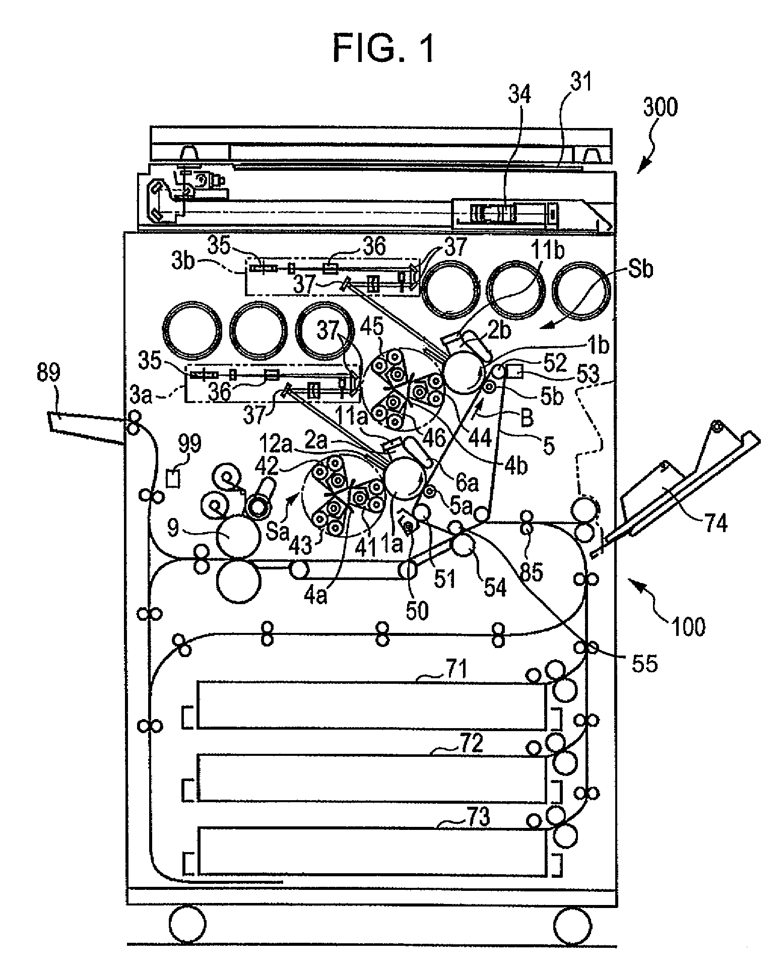 Image-forming apparatus and image-forming method for making development using light toner and dark toner with substantially the same hue