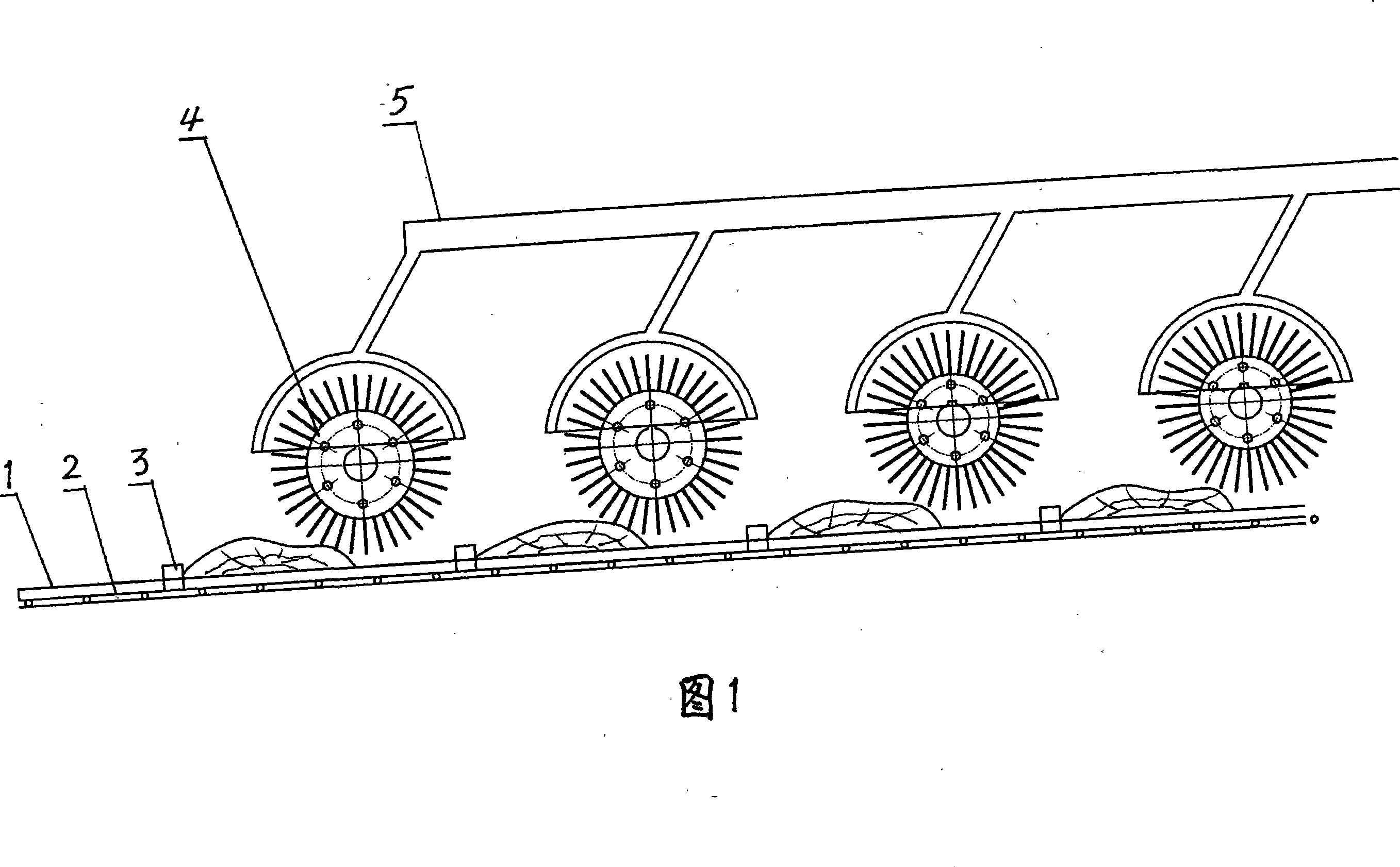 Method and device for transverse feeding removing wood side plate tegument