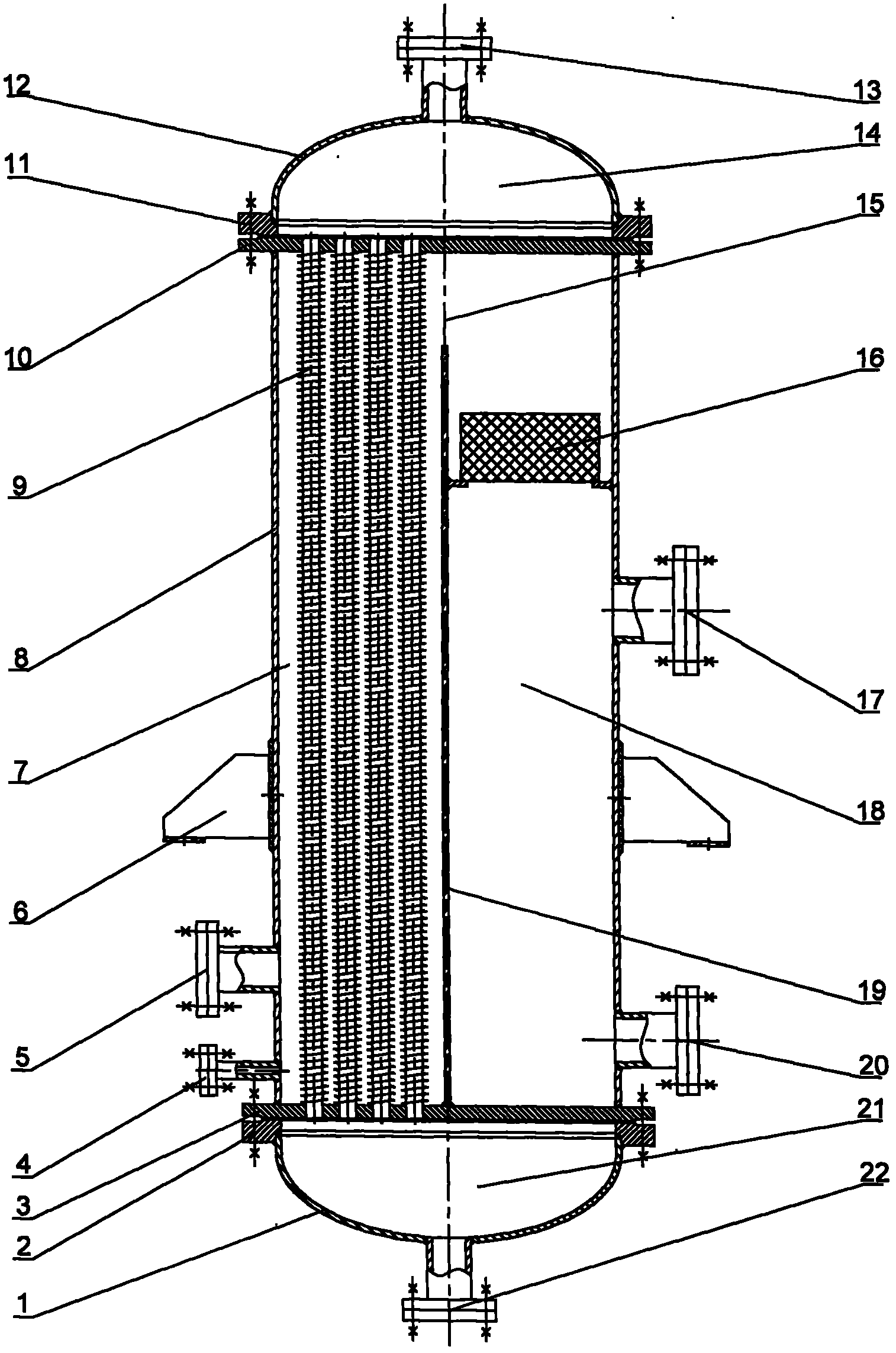 Flash-evaporation and condensation integrated seawater desalinization device