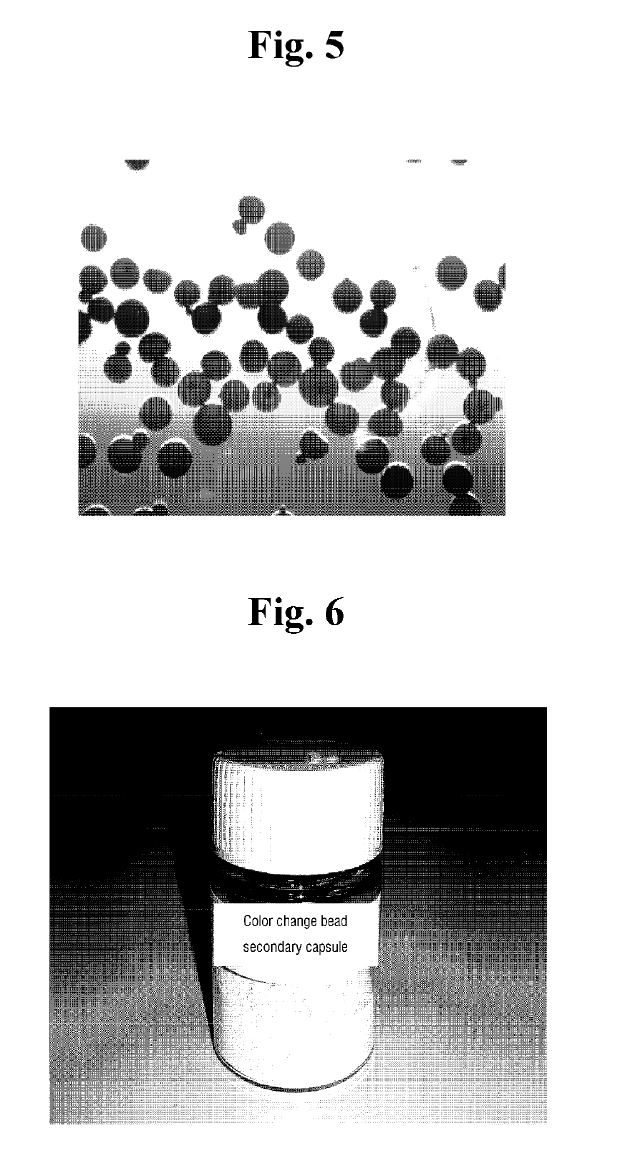 Multi-capsule containing pigment for cosmetic material or functional component, and method for producing same