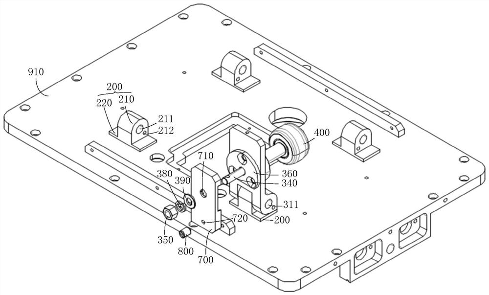 Hoisting track robot and bearing device thereof