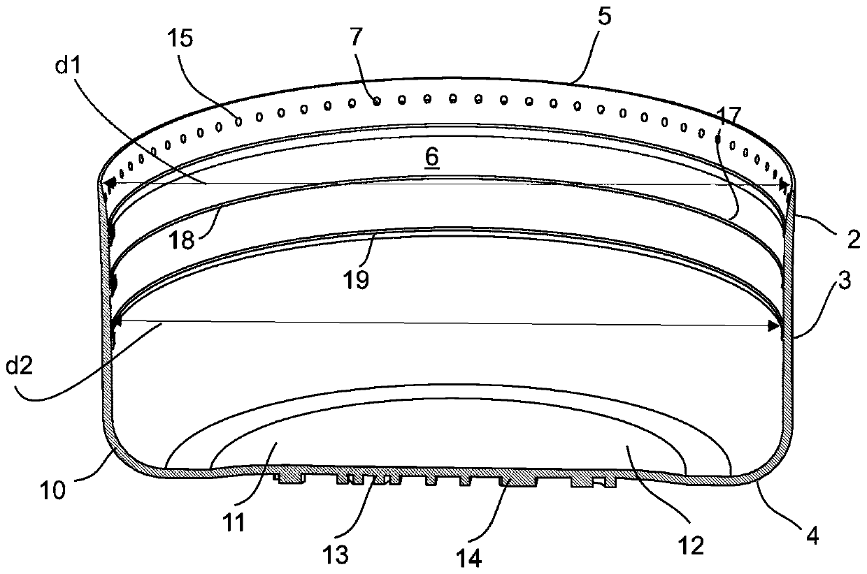 Filtering receptacle and method of using it