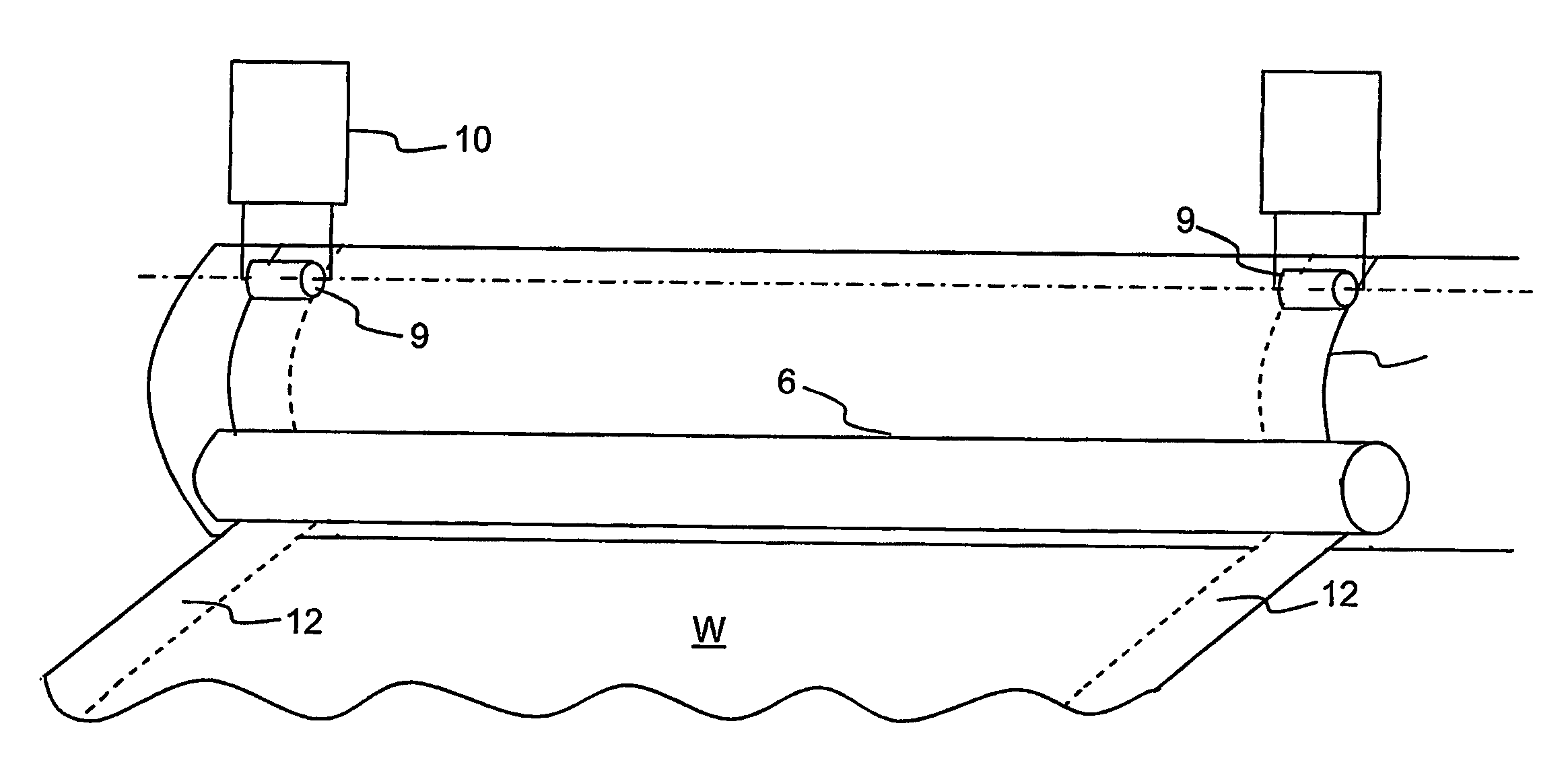 Method and apparatus for calendering a paper or paperboard web