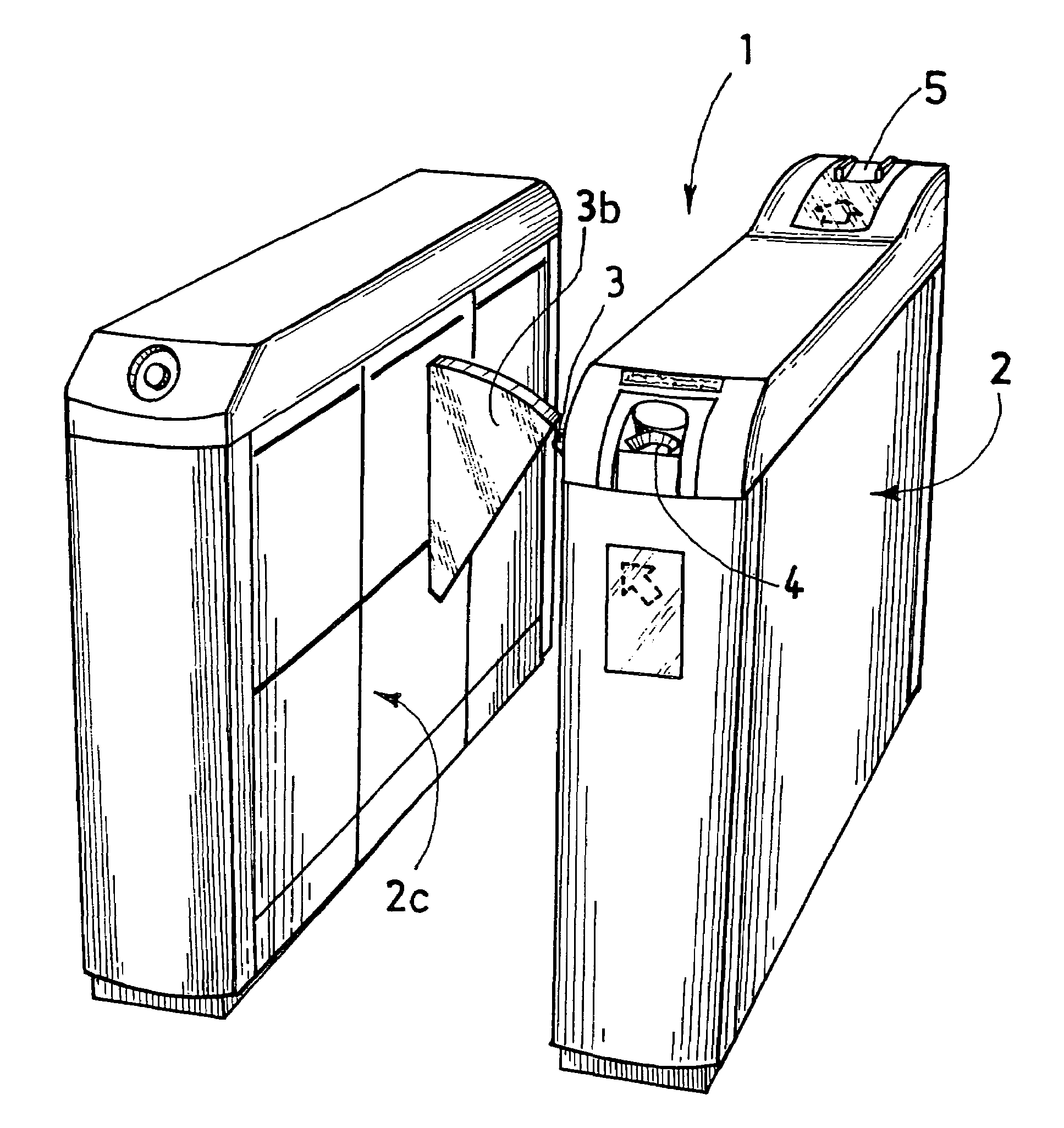 Automatic gate and associated method for permitting or preventing access