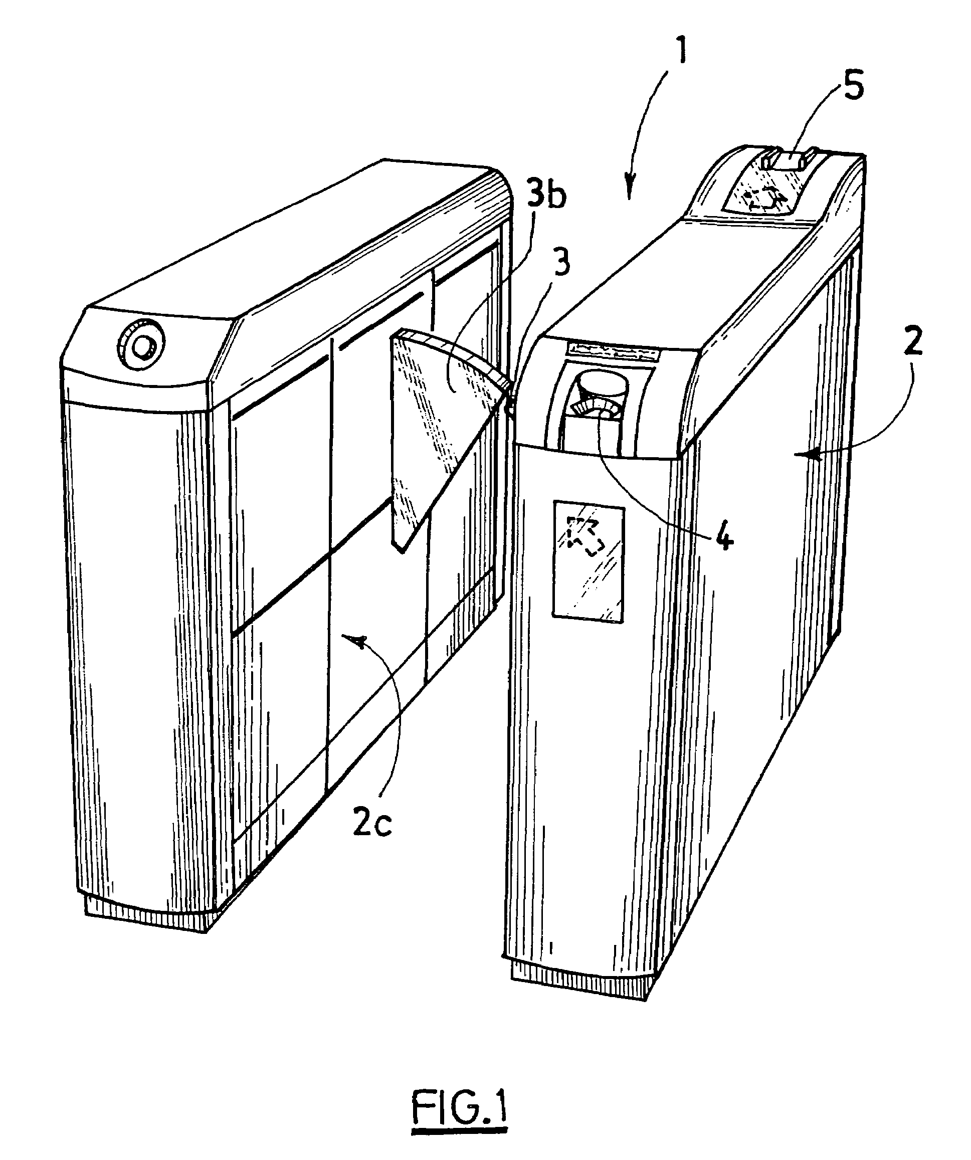 Automatic gate and associated method for permitting or preventing access