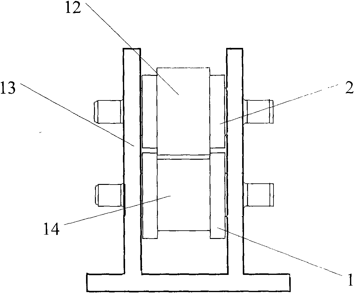 Continuous rheomolding device for manufacturing metal plate strips