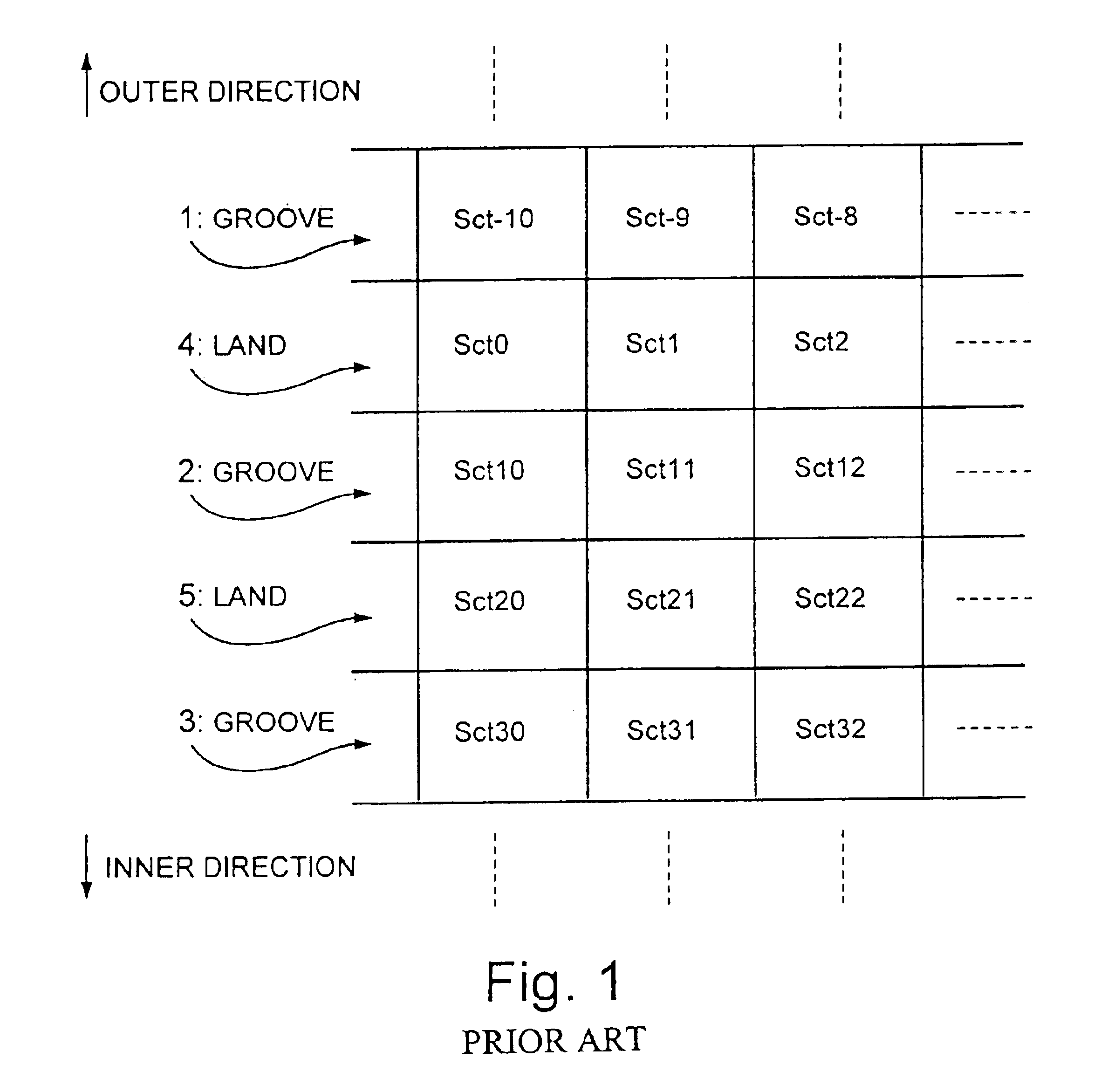 Information storage apparatus and information reproducing method for reducing cross talk from a region adjacent a recorded information mark