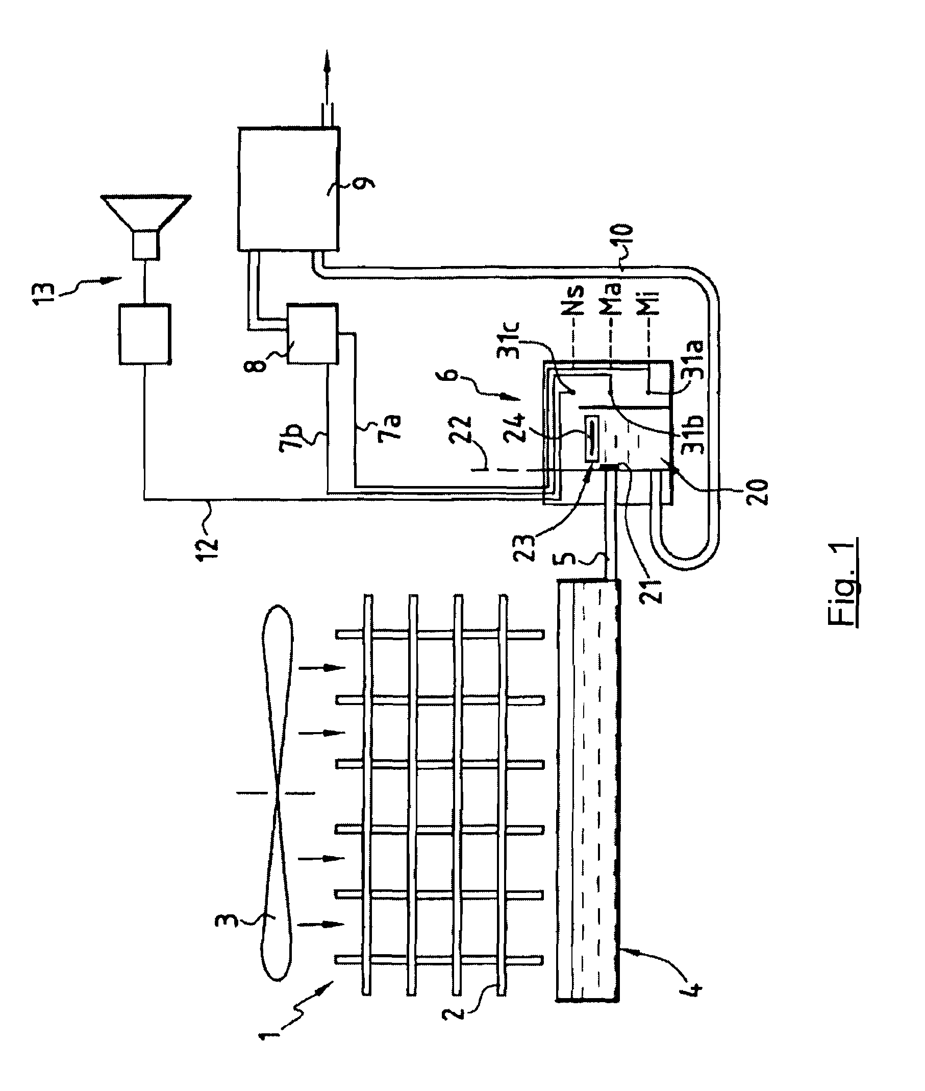 Device for controlling a condensate lift pump, and corresponding capacitive detector and system