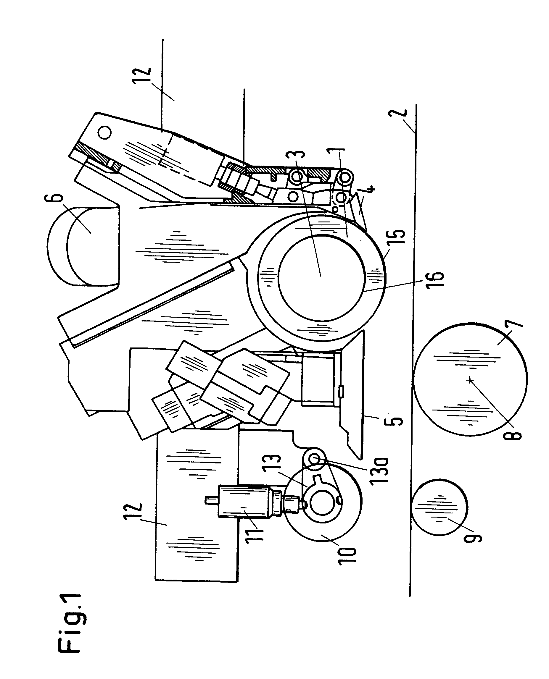 Pressing element of a machine for machining wood or plastic workpieces and method and device for adjusting such pressing element