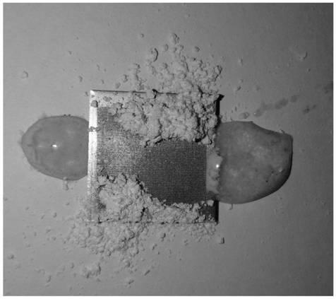 Method for etching super-hydrophobic aluminum alloy surface by laser and alkali solution recombination