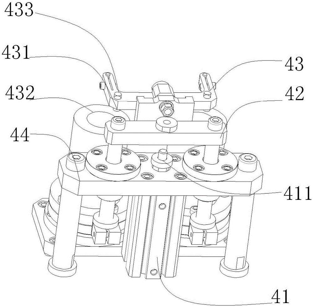 Automatic conducting strip welding device and machining technology thereof
