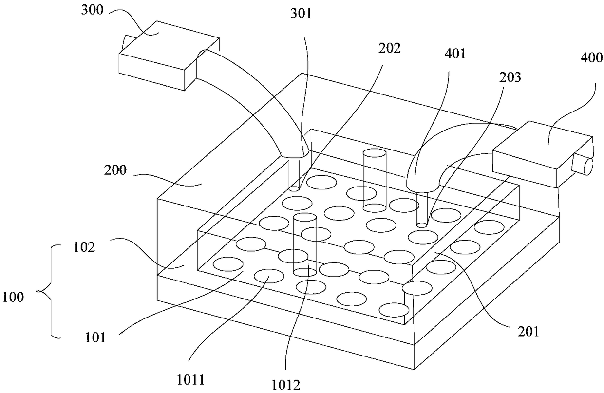 Batch transfer device and transfer method for microchip