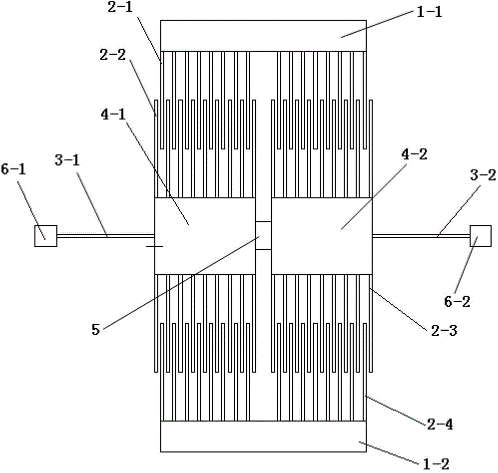 Single elastic beam type interdigital capacitor accelerometer