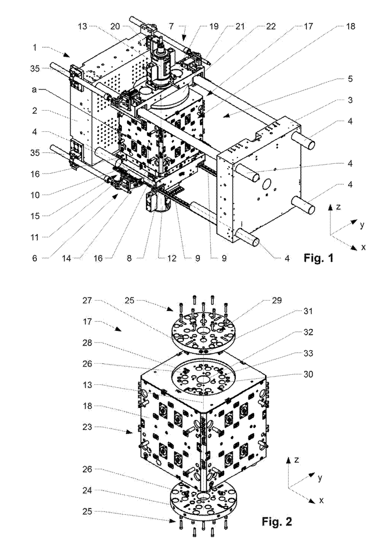 Injection moulding device having a rotatable centre part