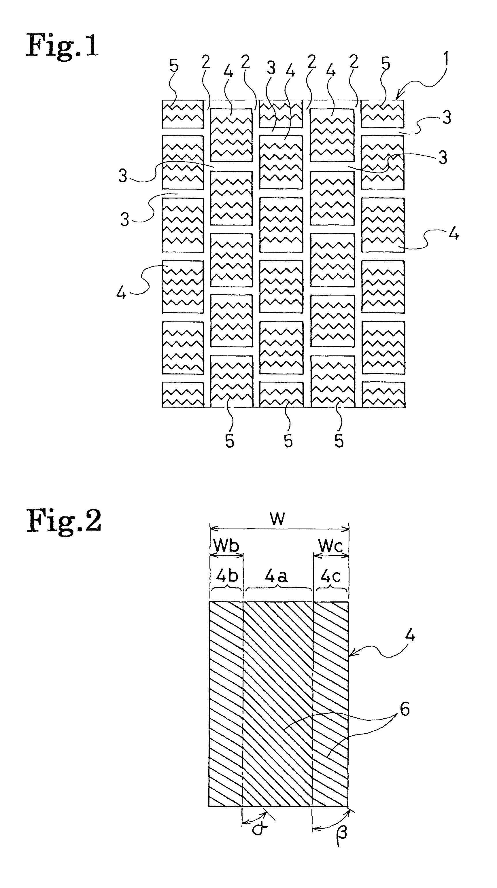 Pneumatic tire with tread having zigzag sipes and narrow grooves