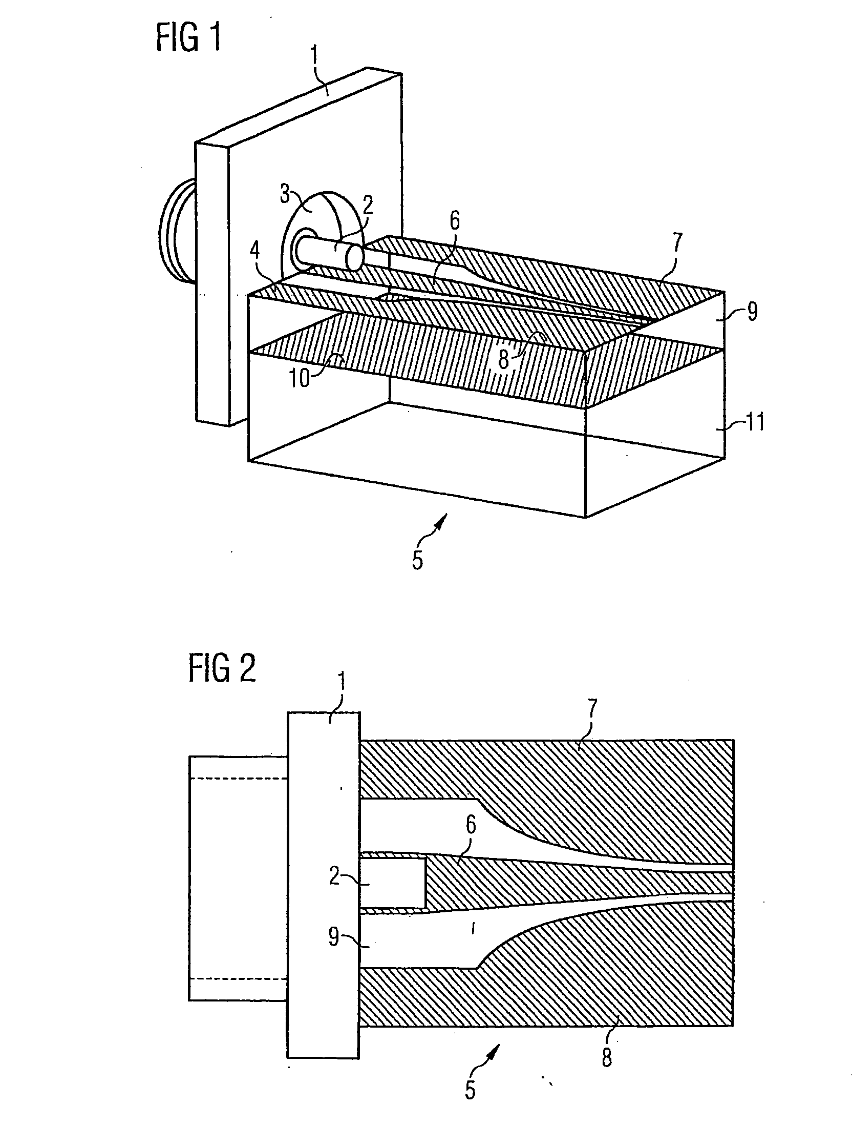Device for connecting a coaxial line to a coplanar line