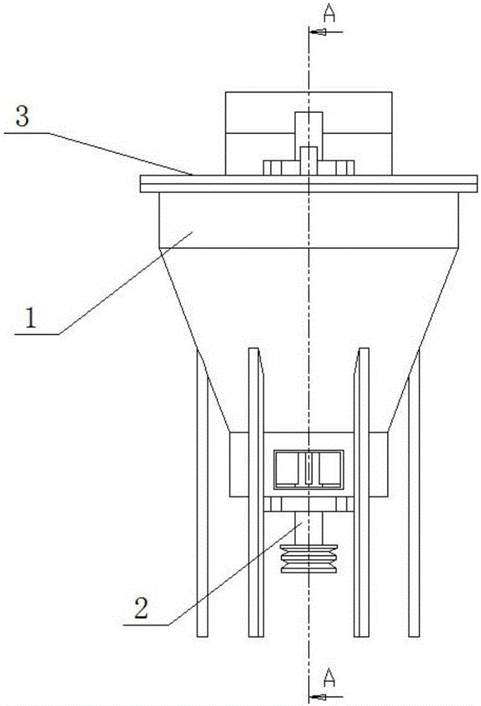 Smashing and grinding device used in garbage fertilizer making system
