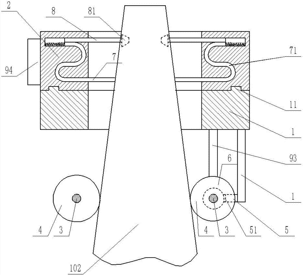 Injection molding pipe cutting device