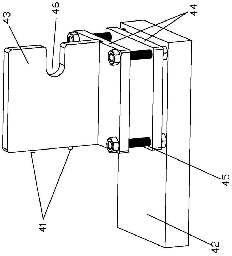 Surgical suture shearing device and shearing method thereof