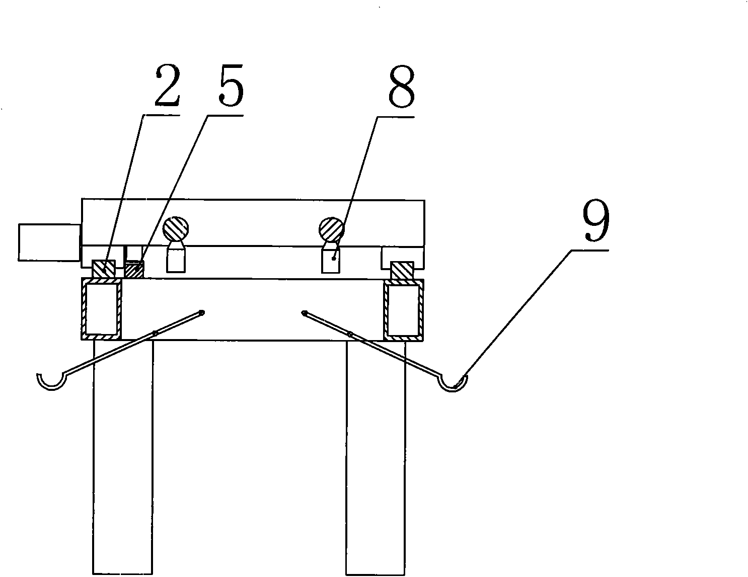 Discharging pulley for insulator injection molding machine