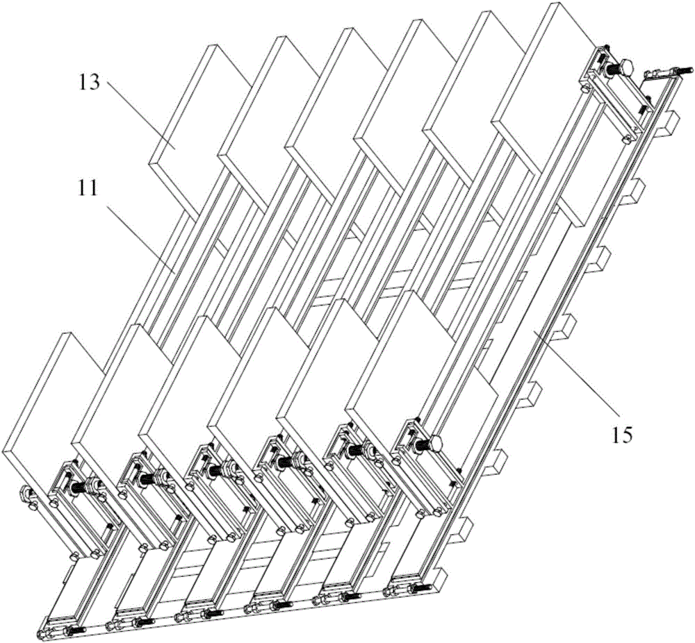 Efficient bisecting and sawing device for stone panel