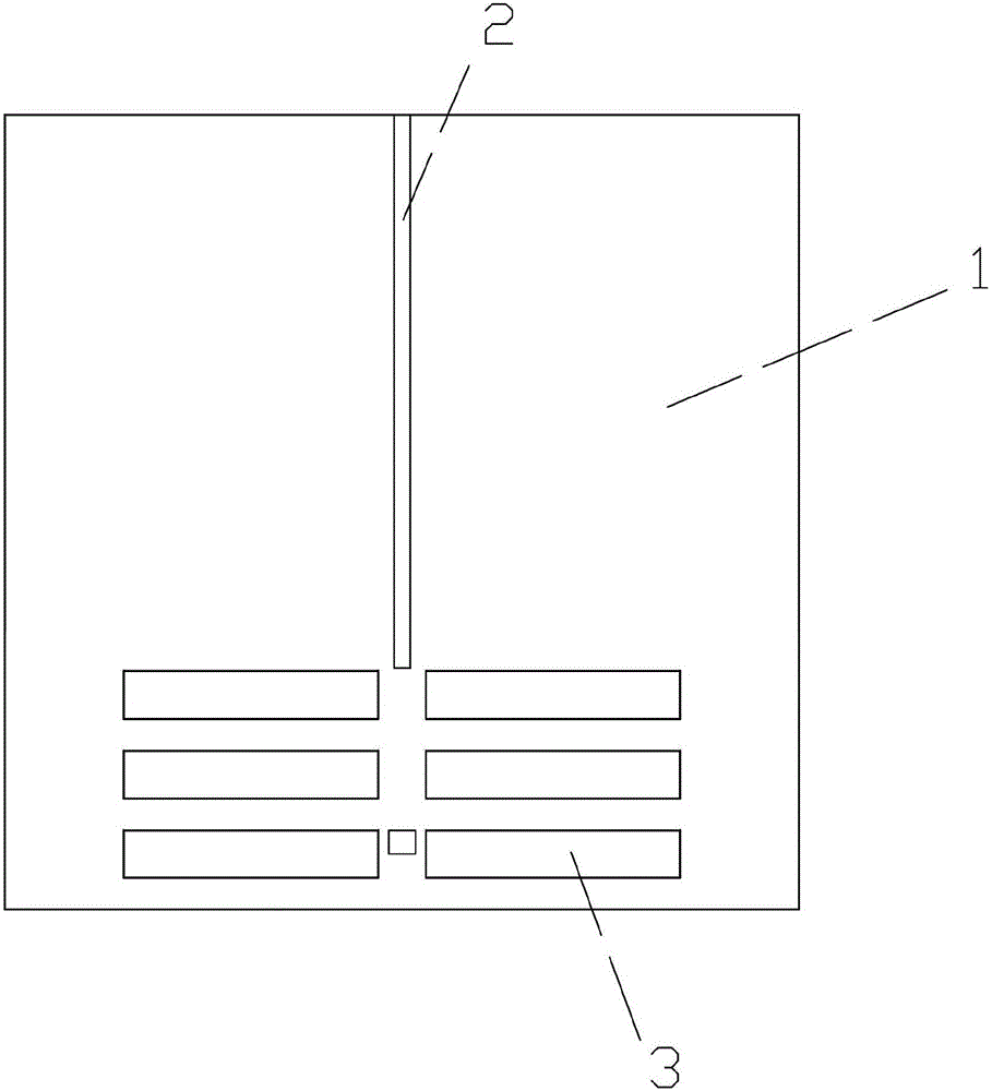 Intersected tapered slot antenna with reflecting plate