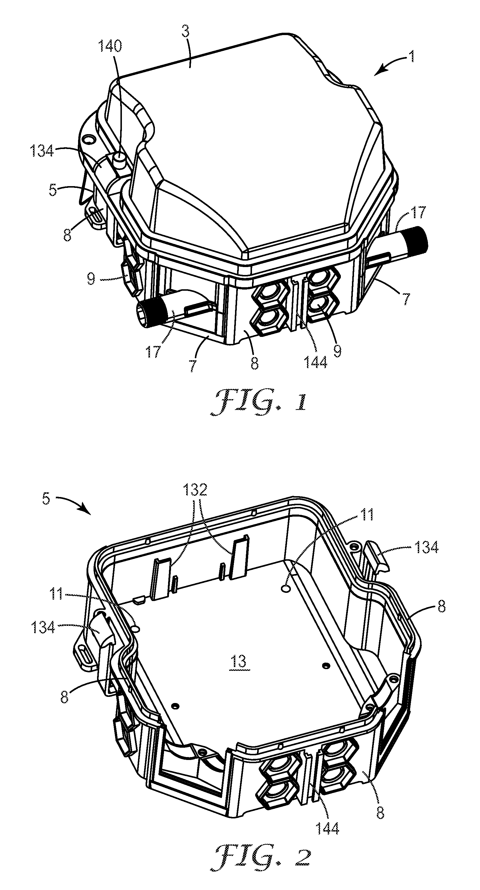 Enclosure for telecommunications cables, with removable organizer