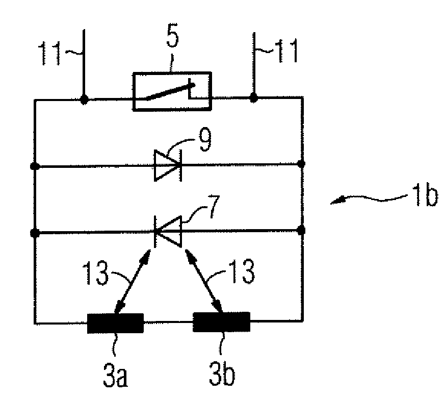 Superconducting Magnetic Coil with a Quench Protection Circuit, and Mrt Apparatus Embodying Same
