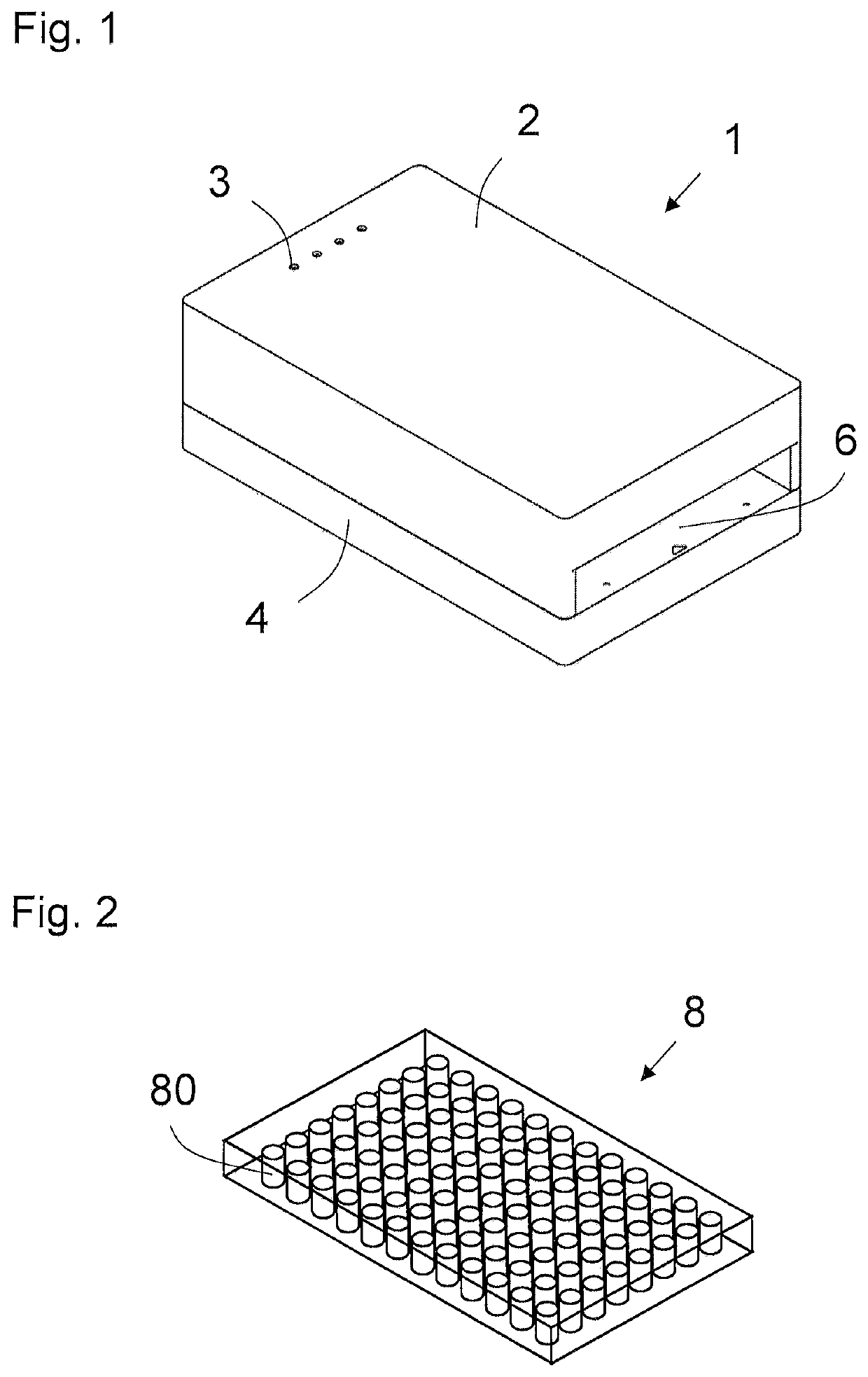 Transmission apparatus for examining samples in cavities of a microtiter plate and method for examining samples in cavities of a microtiter plate by means of transmission
