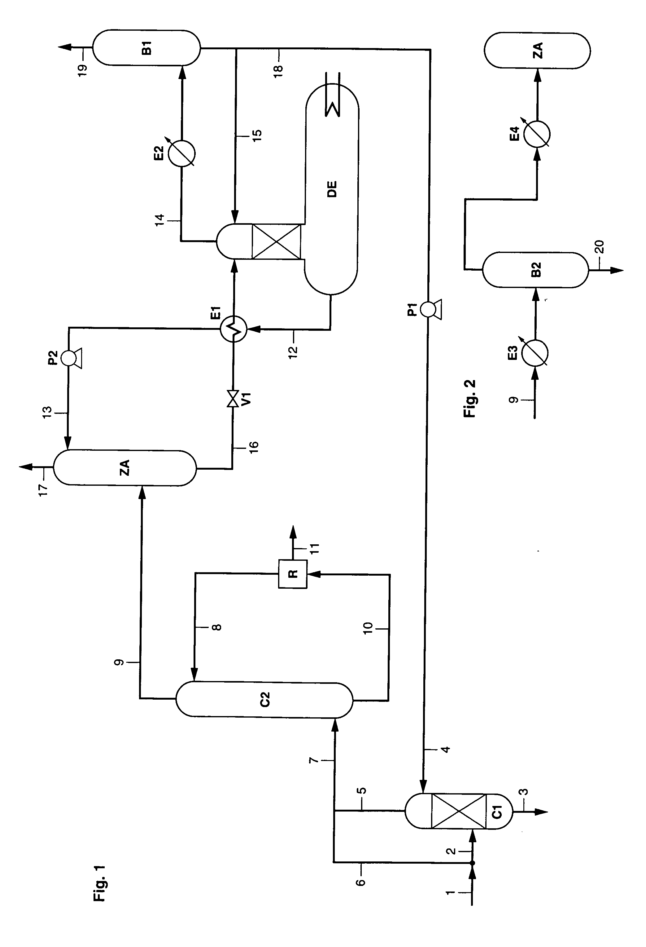 Method of decarbonating a combustion fume with extraction of the solvent contained in the purified fume