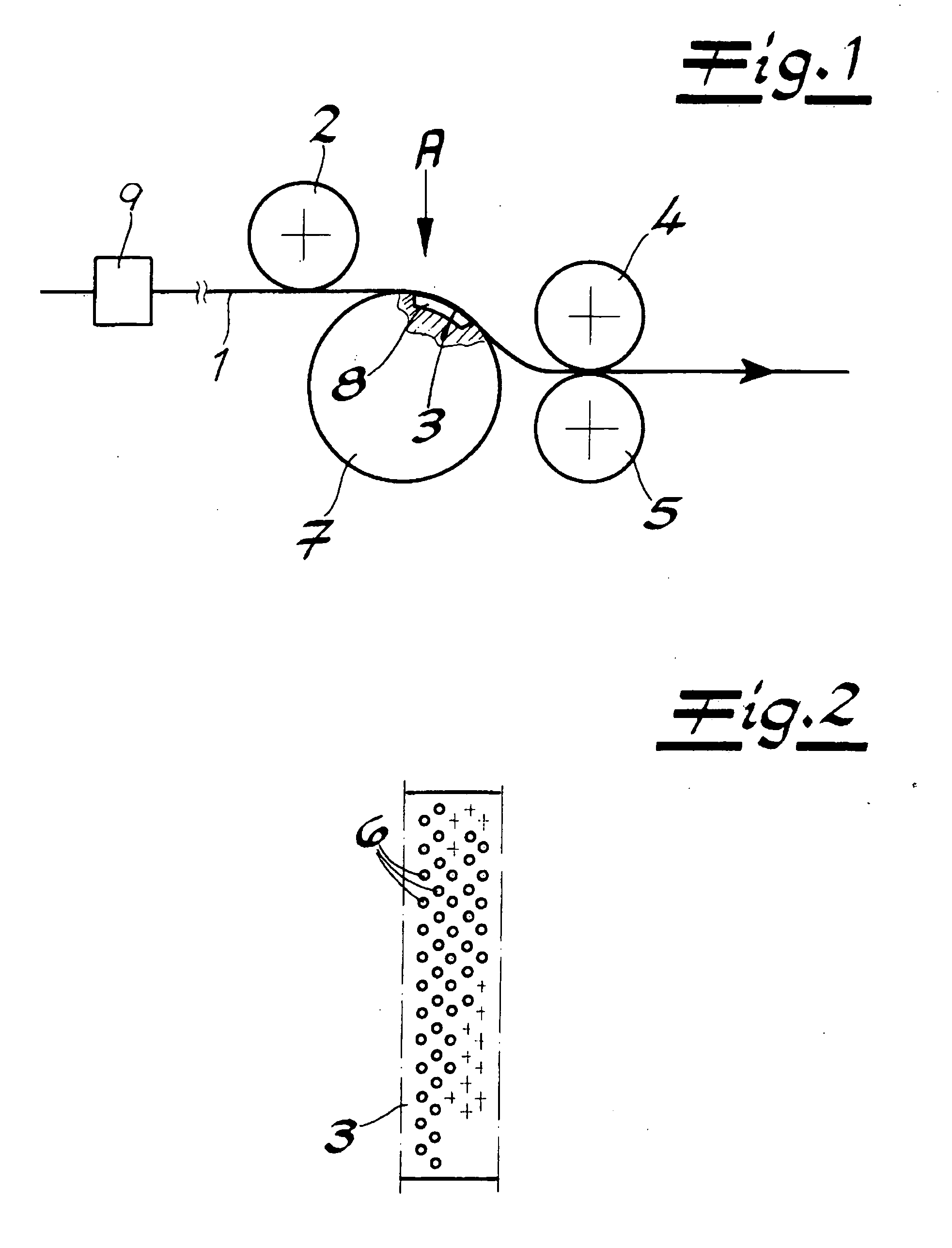 Apparatus and method for applying finishing agents onto a nonwoven web