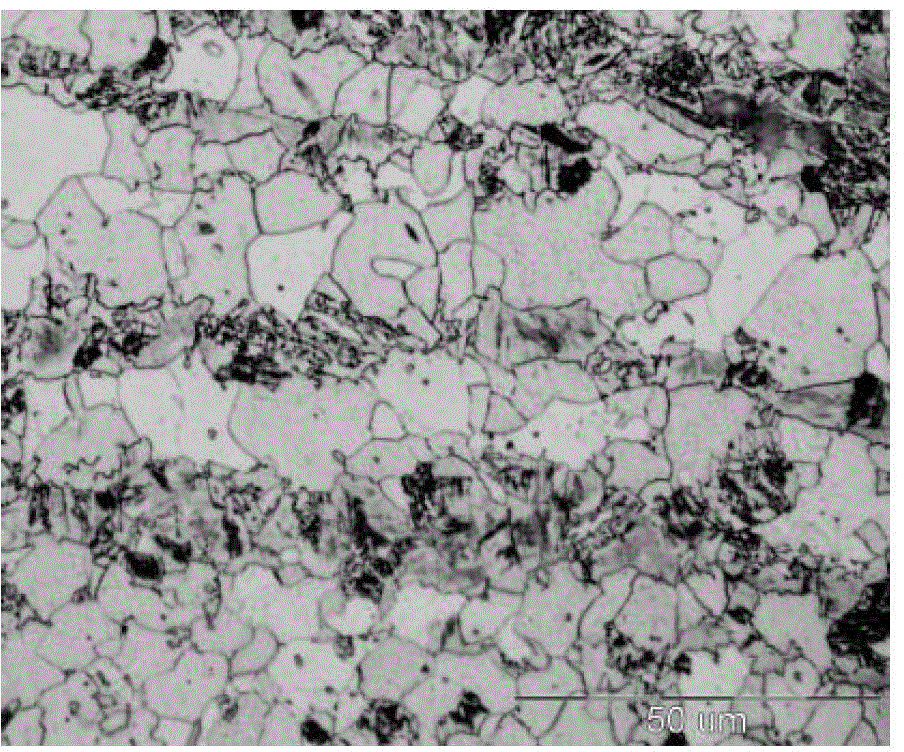 Method for eliminating medium-temperature island-shaped structures during normalization of 15NiCuMoNb5 steel