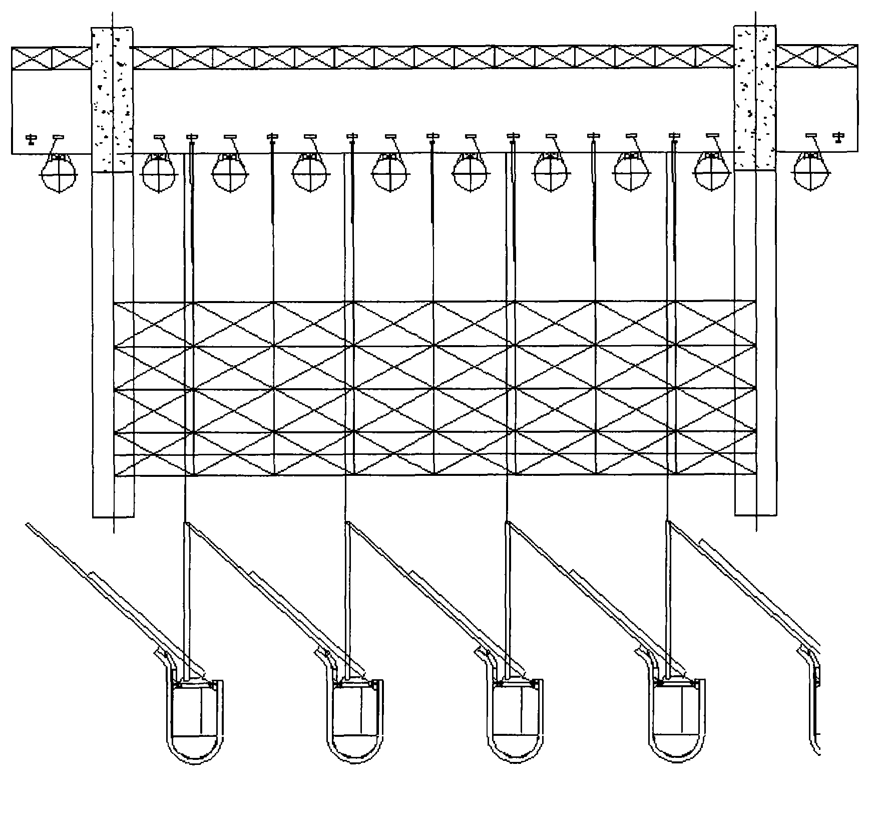 High-level water collecting device and wet cooling tower with same