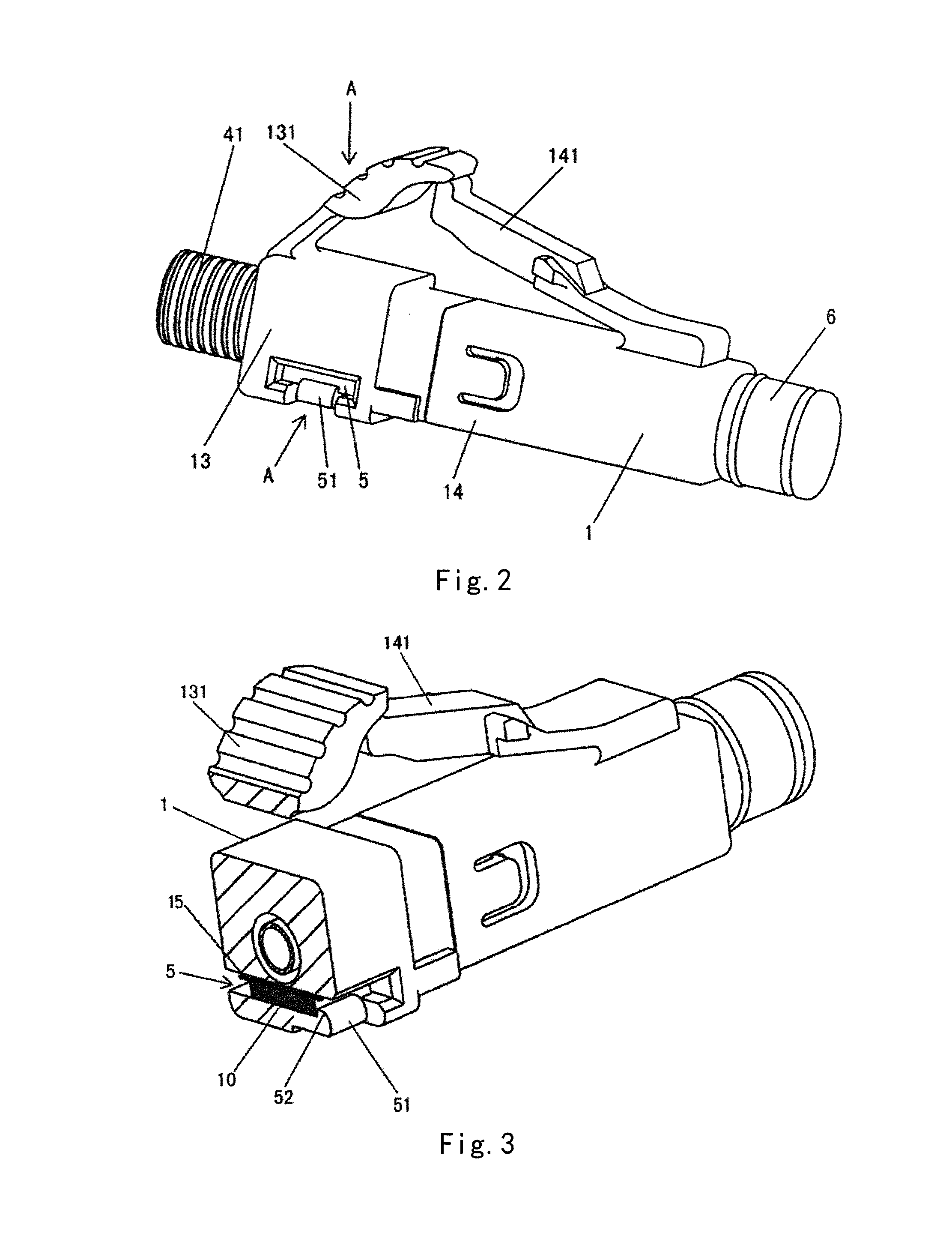 Fiber optic connector having radio frequency identficiation tag and optical fiber connection device